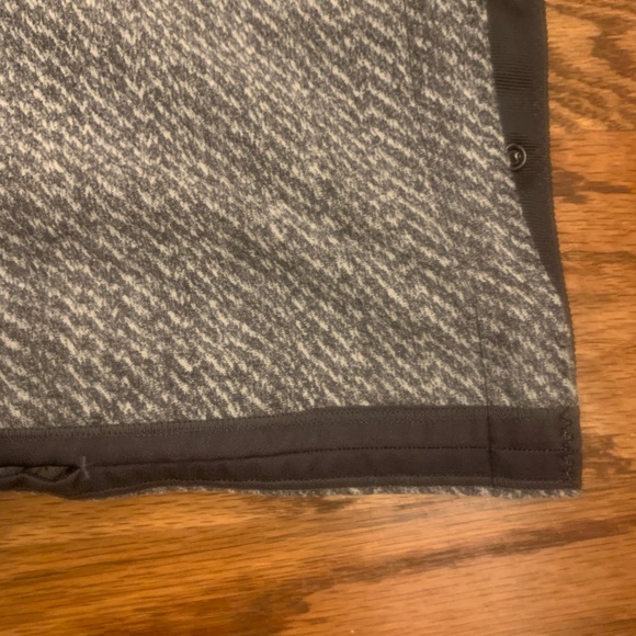 Lululemon Vinyasa Scarf in EUC Dark Gray trim - Picture 3 of 4